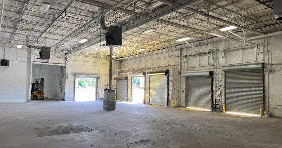 110 Emjay Blvd, Brentwood Industrial Space For Lease