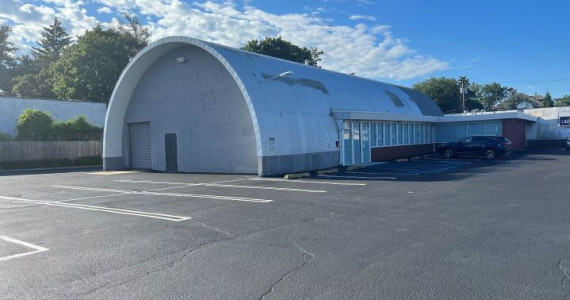 165 Woodfield Rd, West Hempstead Industrial/Retail Space For Sublease
