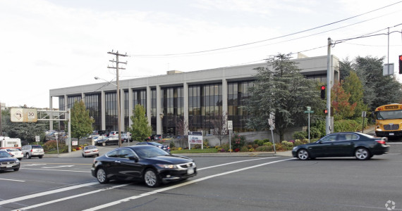 1000 Northern Blvd, Great Neck Office Space For Lease