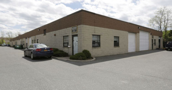 70 Corbin Ave, Bay Shore Industrial Space For Lease