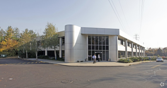 1 Expressway Plz, Roslyn Heights Office Space For Lease