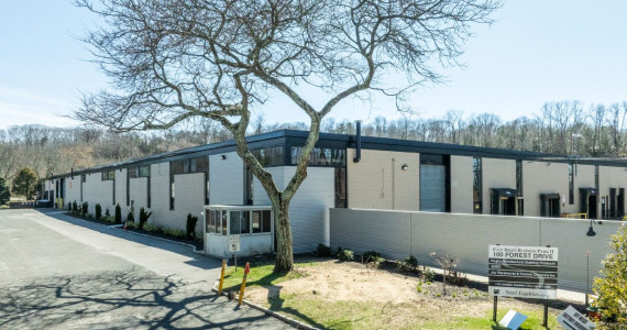 100 Forest Dr, Greenvale Industrial/Office/R&D Space For Lease