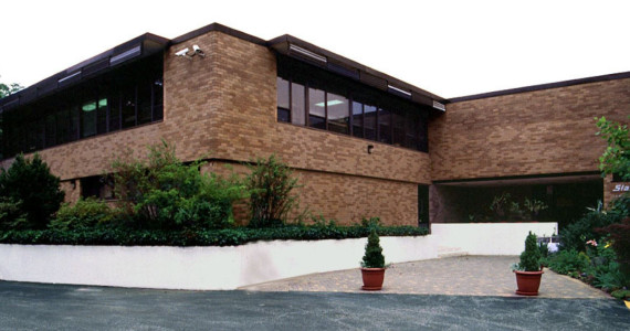 100 Forest Dr, Greenvale Industrial/Office/R&D Space For Lease