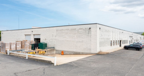 100-136 Charlotte Ave, Hicksville Industrial Space For Lease