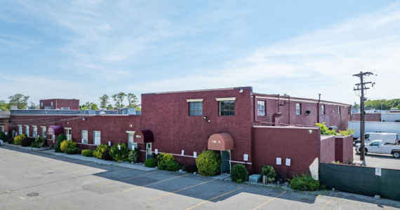 108-122 New South Rd, Hicksville Industrial Space For Lease