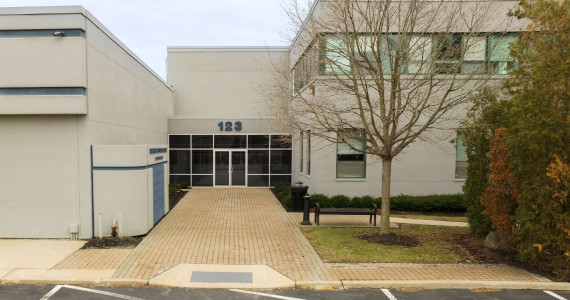123 Frost St, Westbury Industrial/R&D Space For Lease
