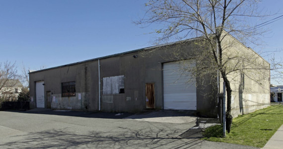 14 Suffolk St, Freeport Industrial Space For Lease