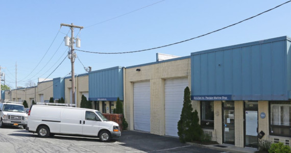 160-184 Express Dr S, Brentwood Industrial Space For Lease
