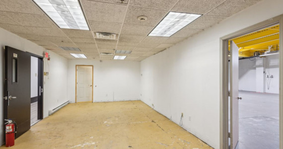 1804 Plaza Ave, New Hyde Park Industrial Space For Lease
