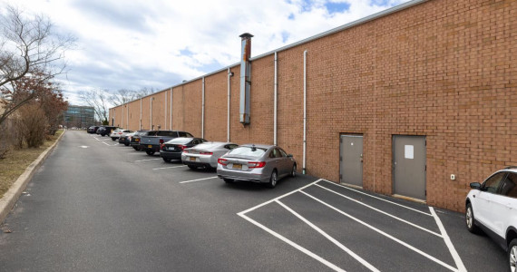 20-24 Commerce Dr, Hauppauge Industrial Space For Lease