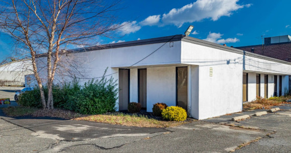 225 Underhill Blvd, Syosset Industrial Space For Lease