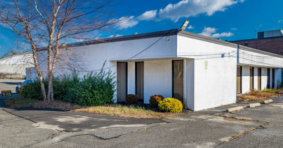 225 Underhill Blvd, Syosset Industrial Space For Lease