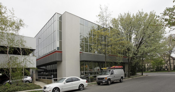 300 Old Country Rd, Mineola Office Space For Lease