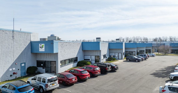 33 Comac Loop, Ronkonkoma Industrial/Office Space For Lease