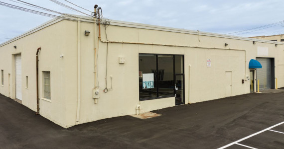 35-37 17th St, Jericho Industrial/Retail Space For Lease
