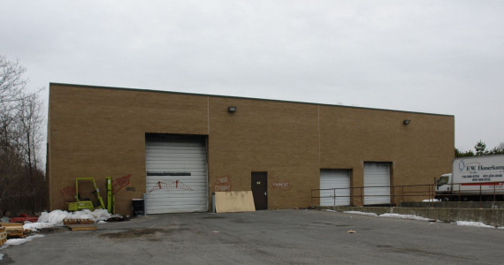 39 Windsor Pl, Central Islip Industrial Space For Lease