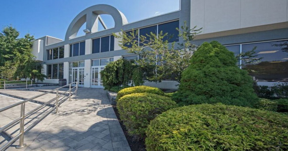 575 Underhill Blvd, Syosset Industrial Space For Sublease
