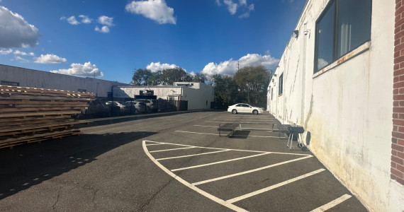 590 Oak St, Copiague Industrial/Manufacturing Property For Sale