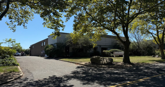 65 Davids Dr, Hauppauge Industrial Space For Lease