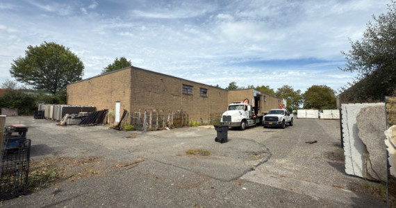65 Davids Dr, Hauppauge Industrial Space For Lease
