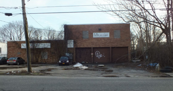 8 Drayton Ave, Bay Shore Industrial Property For Sale Or Lease